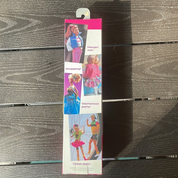 NRFB Vintage 1992 Brunette Fun-To-Dress Barbie doll - Picture 5 of 14